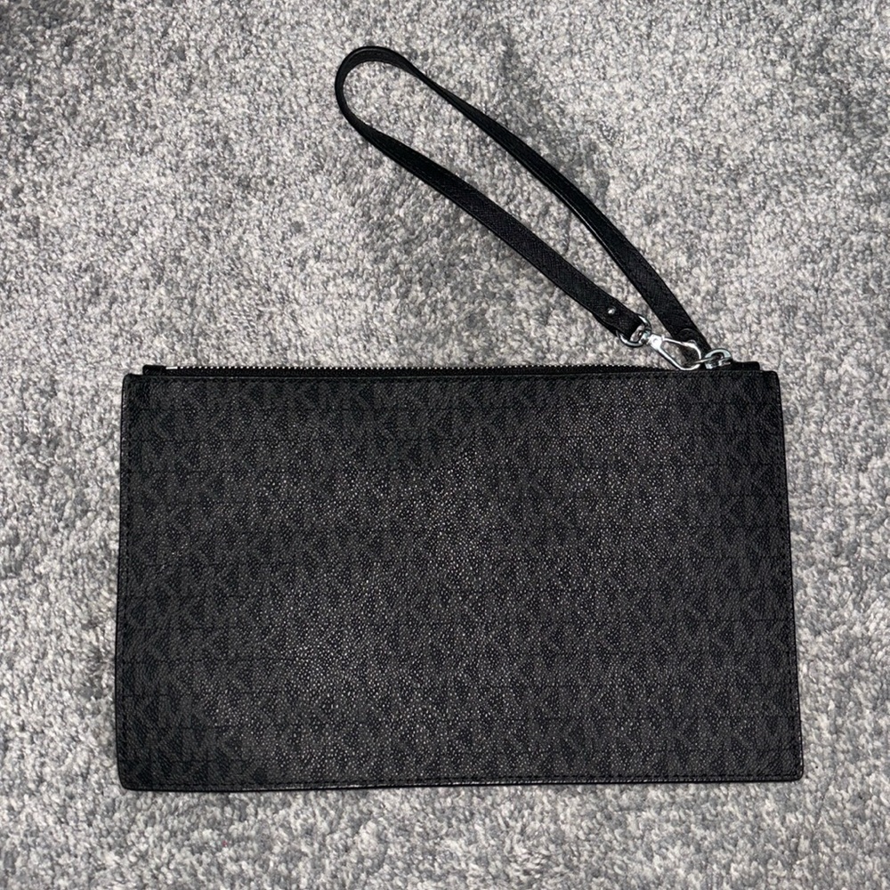 Black wristlet